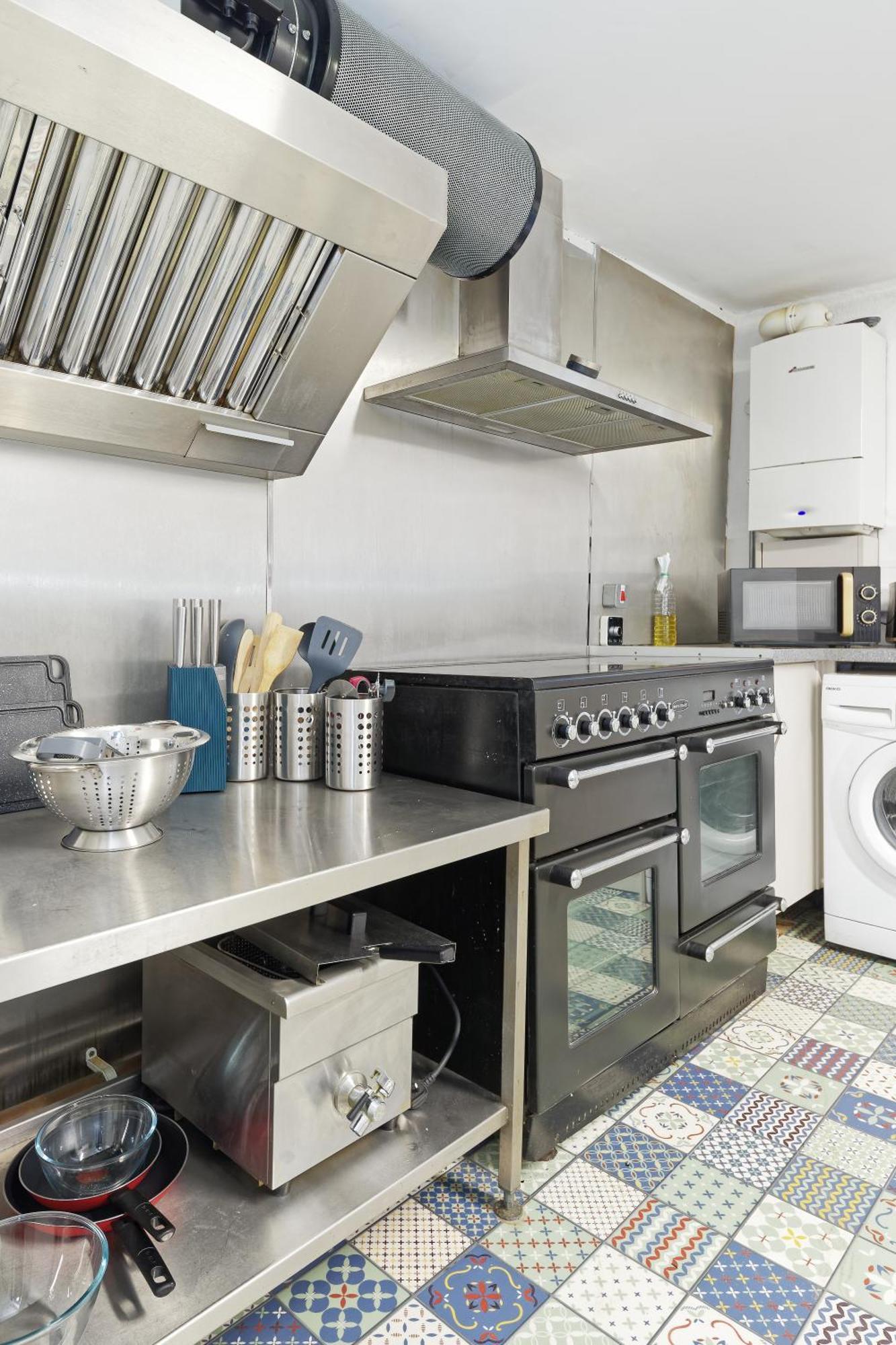 Second Nest Four Bedroom Apartment Margate